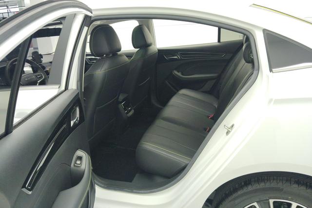 Roewe i5 id 3837297 из Китая 15