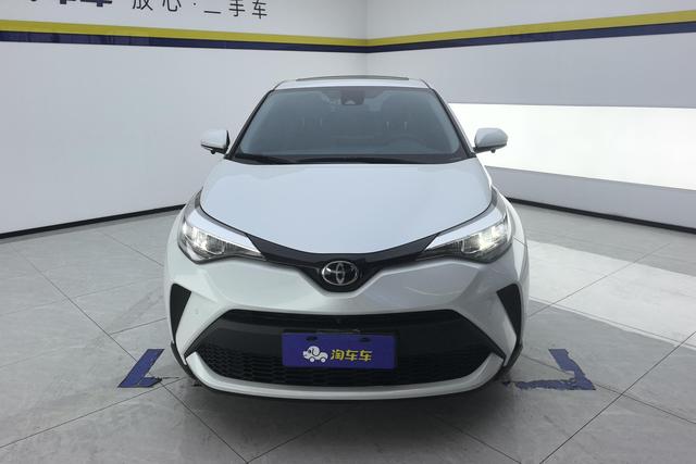 Toyota C-HR 2023 2.0 L — фото 2