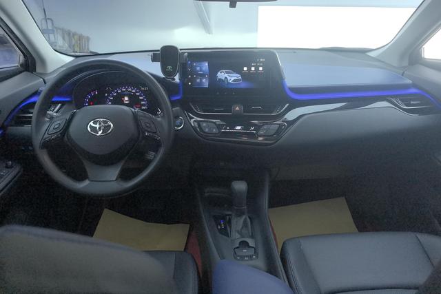 Toyota C-HR 2023 2.0 L — фото 13