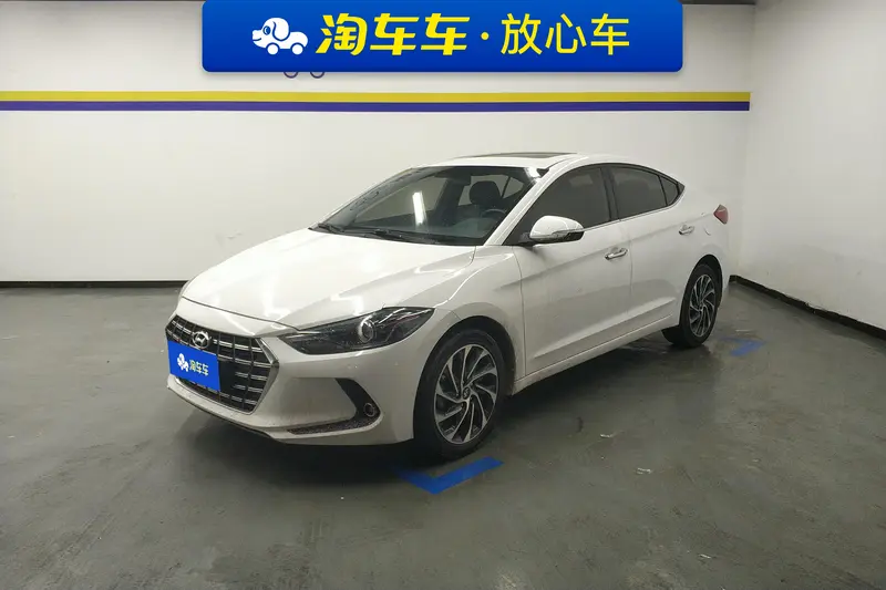 Hyundai Elantra — фото 1