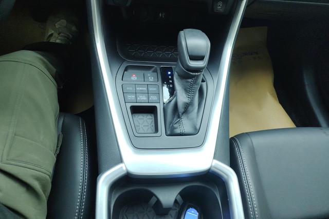 Toyota Wildlander 2020 2.0 L 4 WD — фото 15