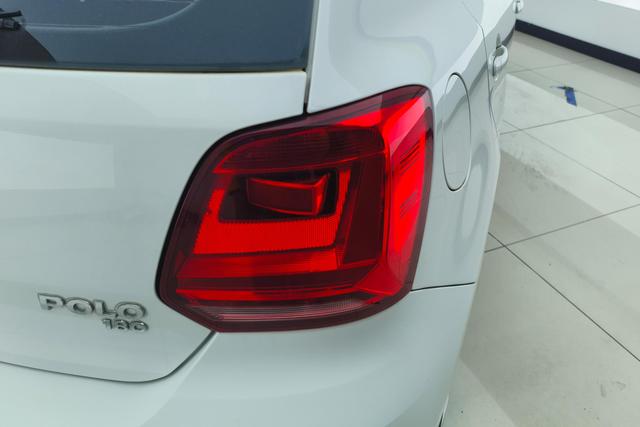 Volkswagen Polo 2016 1.6 L ATComfort — фото 5