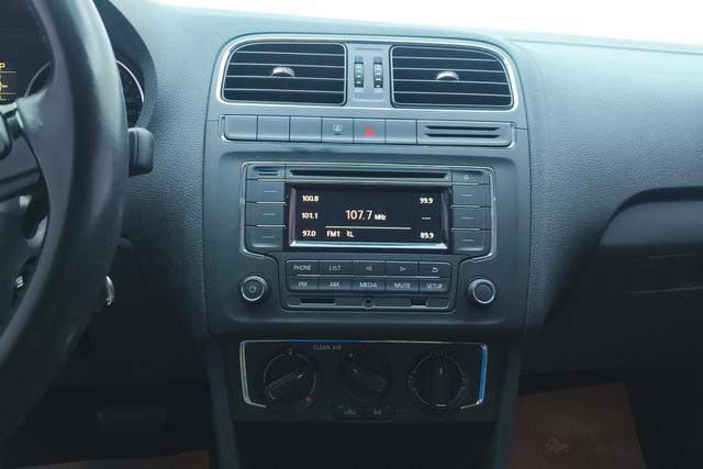 Volkswagen Polo 2016 1.6 L ATComfort — фото 11