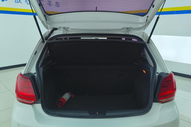 Volkswagen Polo 2016 1.6 L ATComfort — фото 17