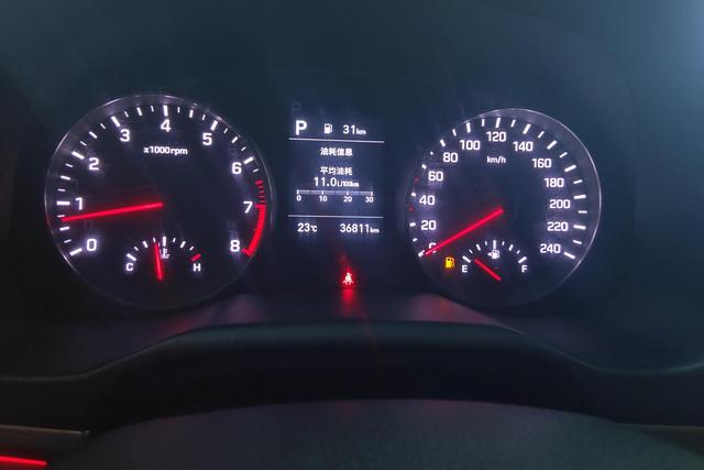 Hyundai Elantra — фото 13