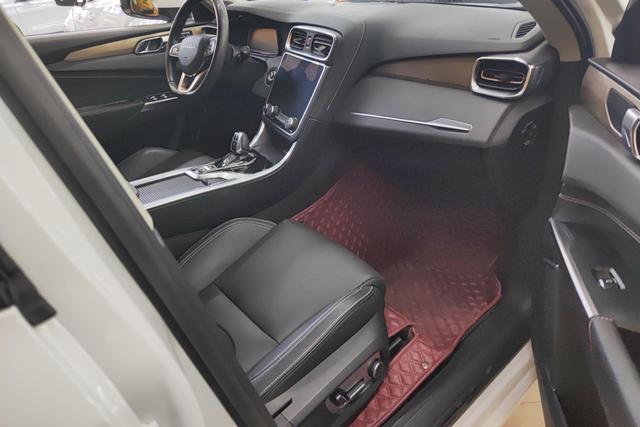 Lynk 01 2020 Белый из Китая