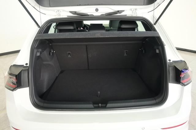 Volkswagen Golf 2025 300 TSI R-Line — фото 17