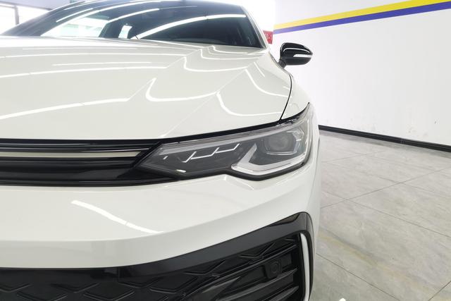 Volkswagen Golf 2025 300 TSI R-Line — фото 4