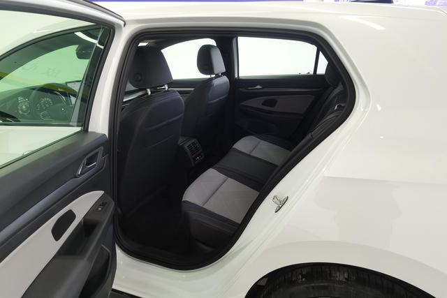 Volkswagen Golf 2025 300 TSI R-Line — фото 16