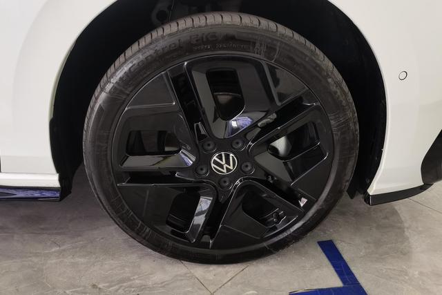 Volkswagen Golf 2025 300 TSI R-Line — фото 10