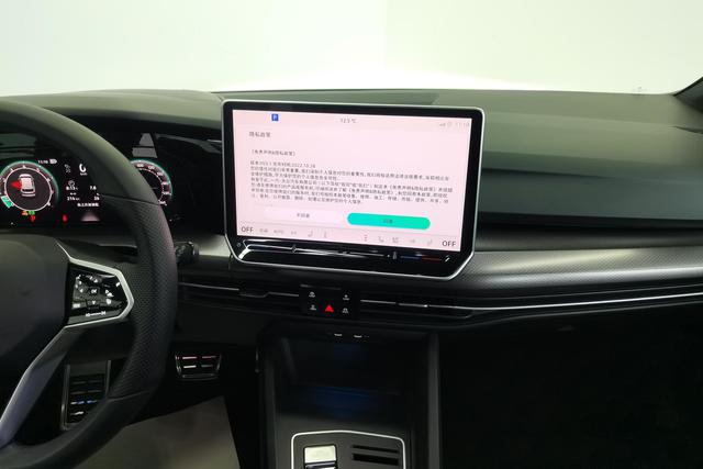 Volkswagen Golf 2025 300 TSI R-Line — фото 8