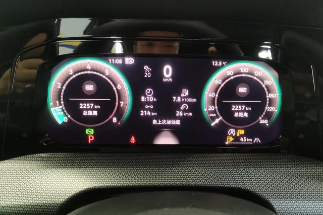 Volkswagen Golf 2025 300 TSI R-Line — фото 13