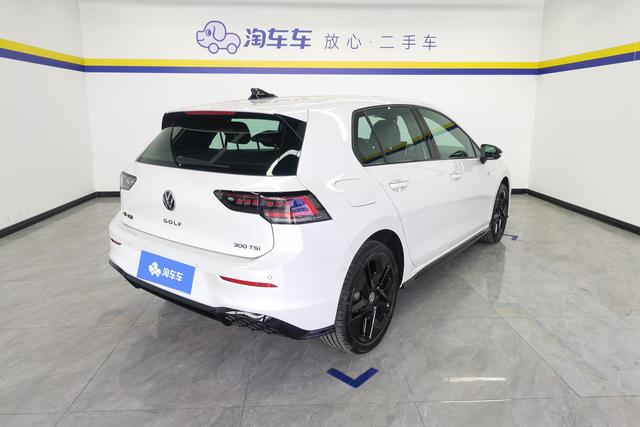 Volkswagen Golf 2025 300 TSI R-Line — фото 3