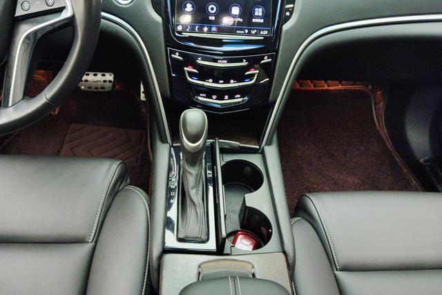 Cadillac XTS 2018 — фото 14