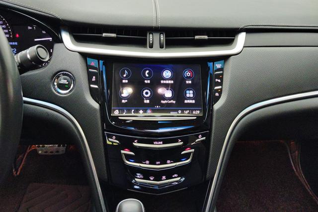 Cadillac XTS 2018 — фото 12