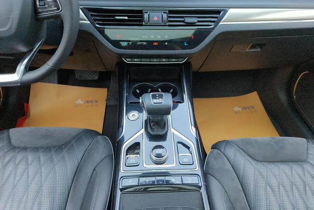 Red flag HS5 id 3804579 из Китая 9