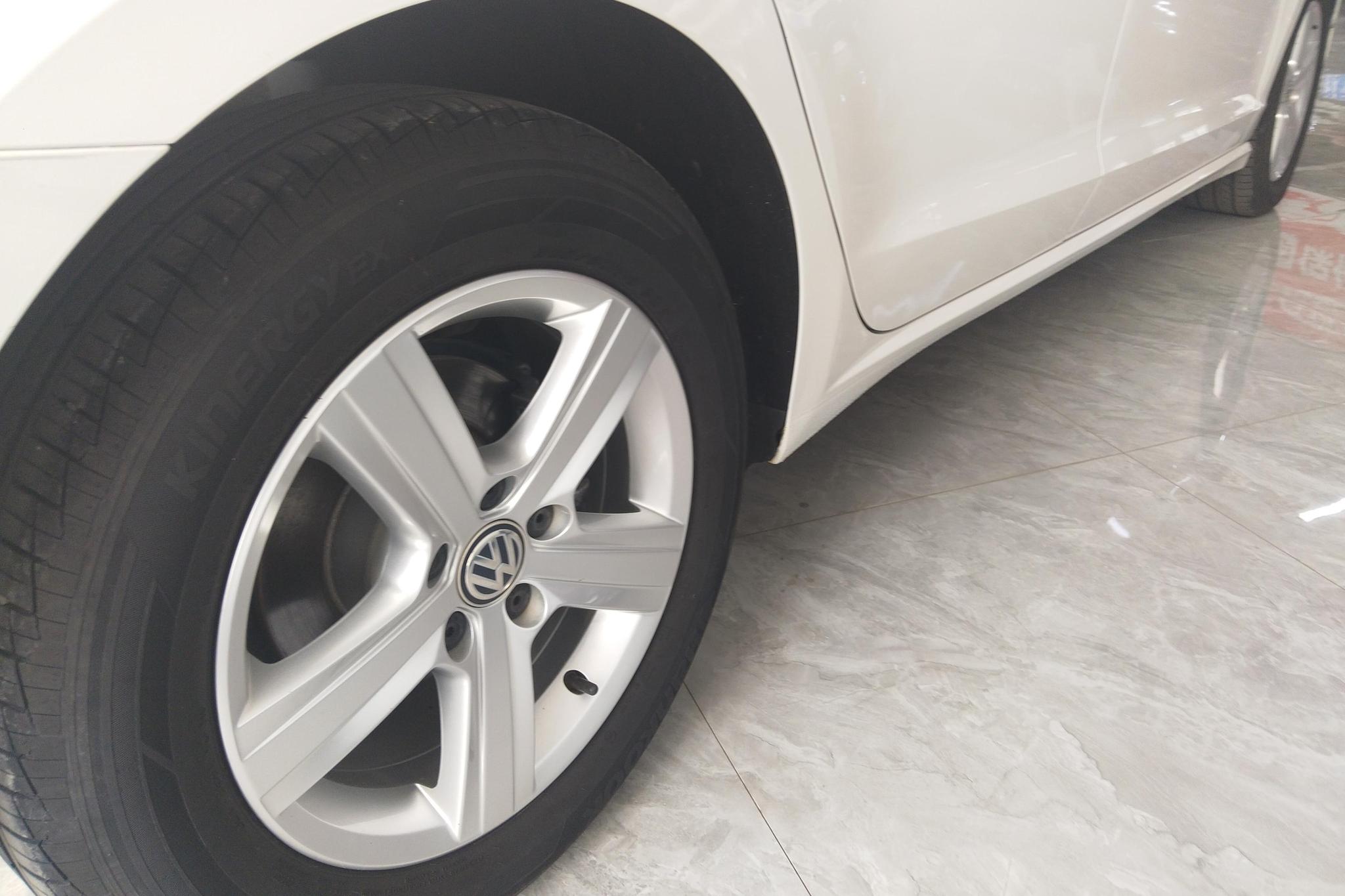 Volkswagen Lamando 2021 230TSI DSG