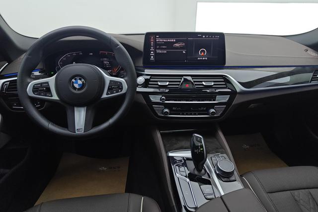 BMW 5-Series 2021 525 Li M — фото 13