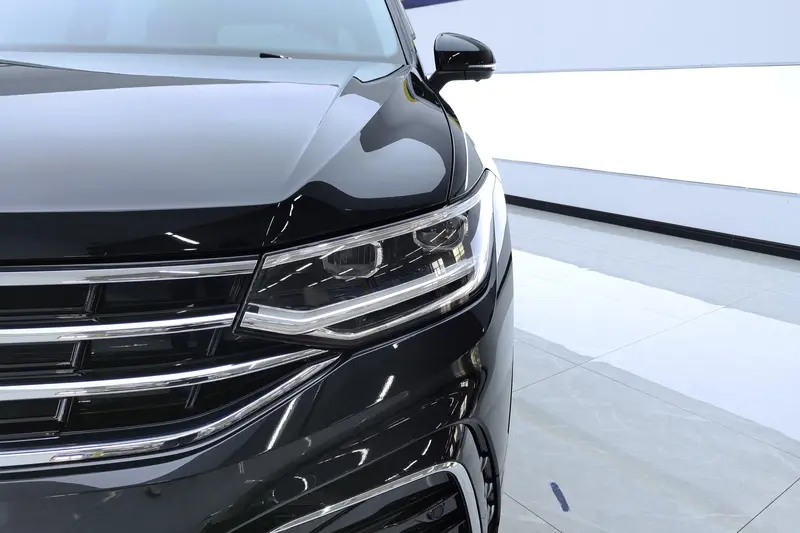 Volkswagen Tiguan L — фото 4