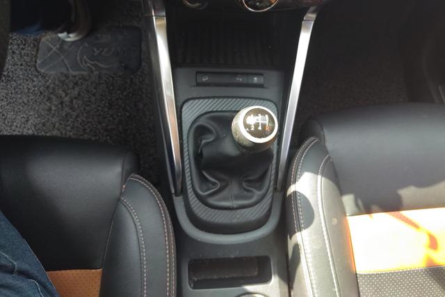 BYD Yuan 2016 1.5 L MTPremium — фото 15