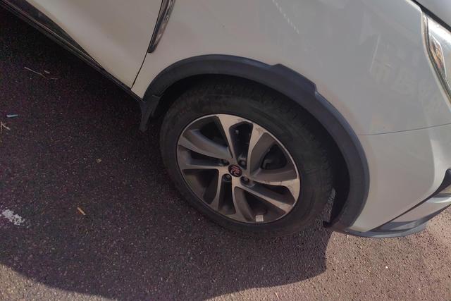 BYD Yuan 2016 1.5 L MTPremium — фото 10