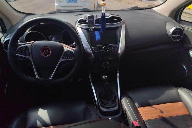 BYD Yuan 2016 1.5 L MTPremium — фото 13