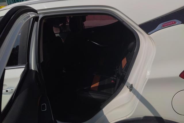 BYD Yuan 2016 1.5 L MTPremium — фото 16