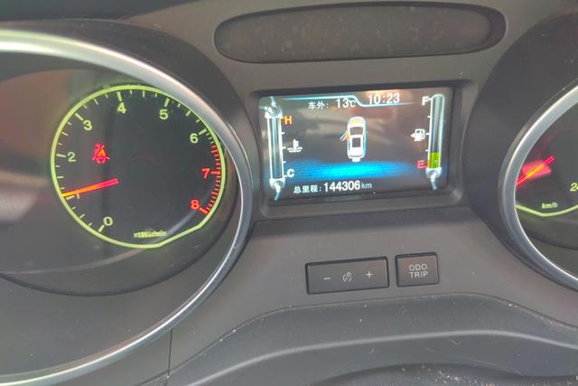 BYD Yuan 2016 1.5 L MTPremium — фото 14