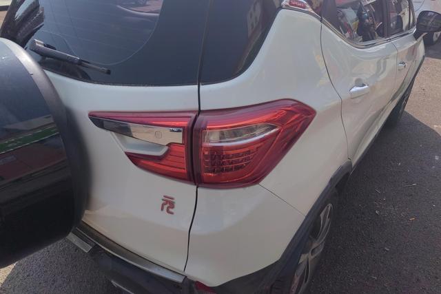BYD Yuan 2016 1.5 L MTPremium — фото 12