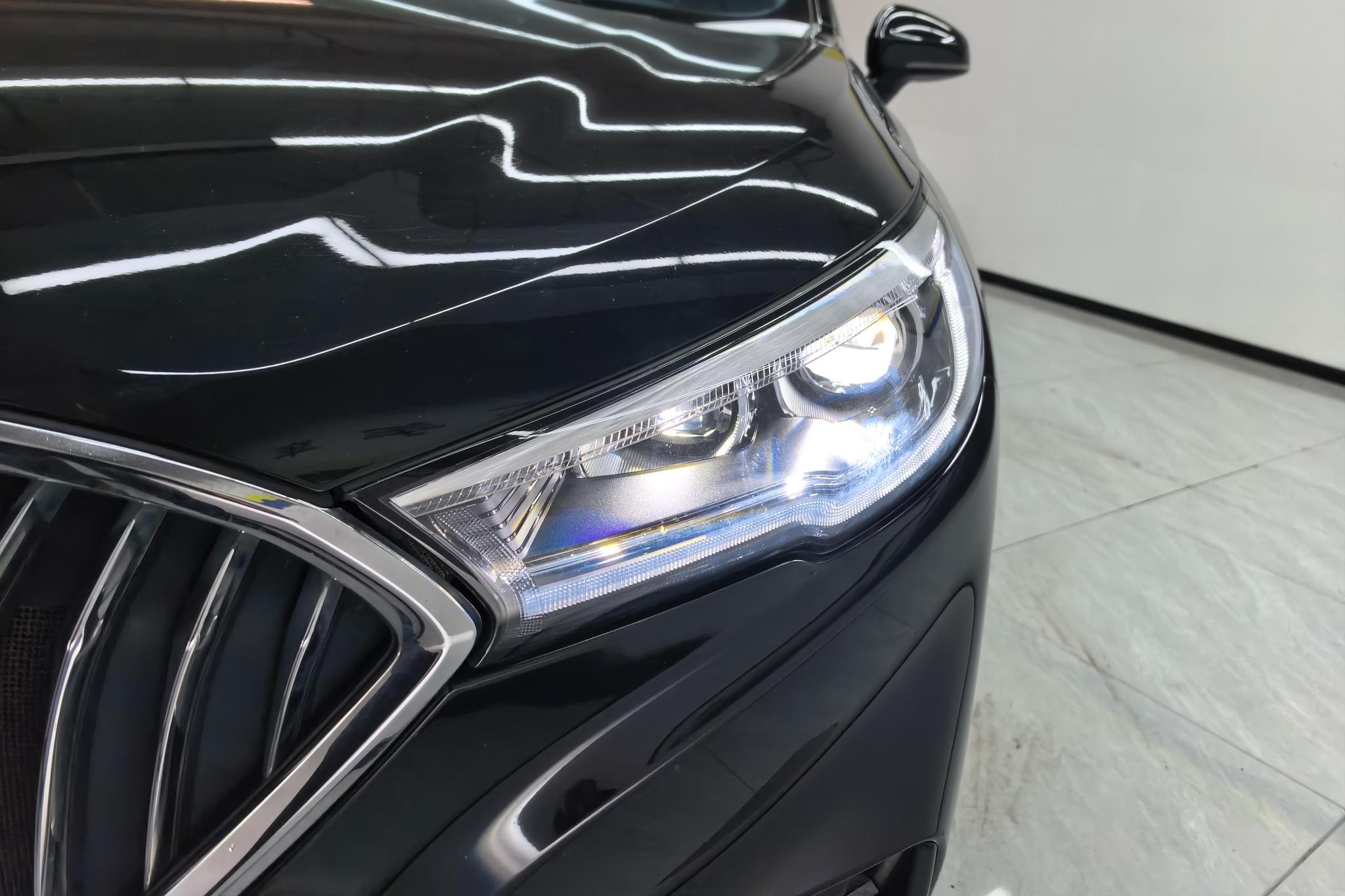 Hongqi H5 2022 1.8T AT