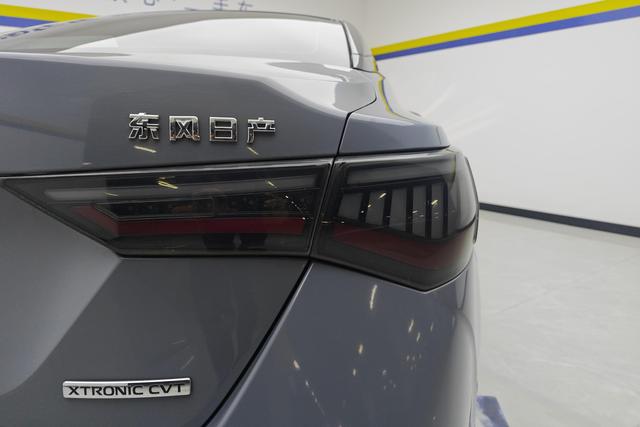 Nissan Xuan Yi 2020 Темно-серый из Китая