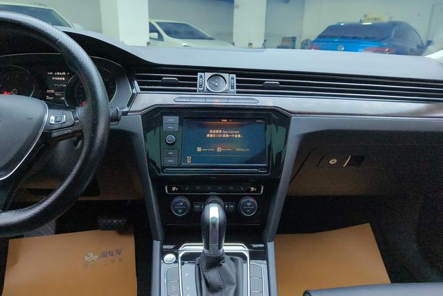 Volkswagen Magotan 2019 330 TSI DSG Luxury VI — фото 12