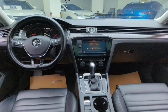 Volkswagen Magotan 2019 330 TSI DSG Luxury VI — фото 11