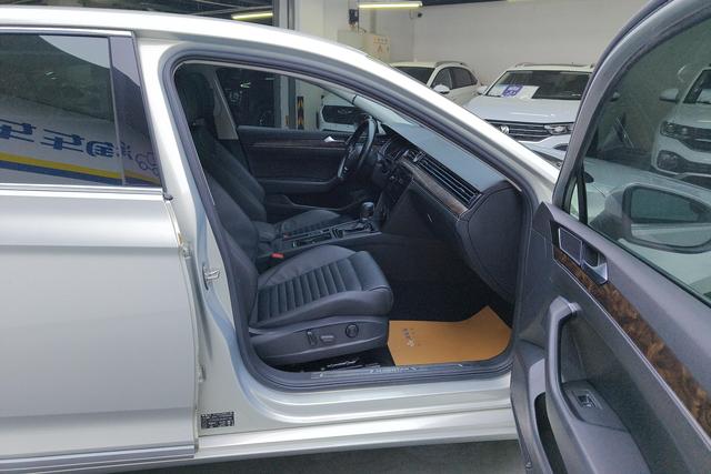 Volkswagen Magotan 2019 330 TSI DSG Luxury VI — фото 16