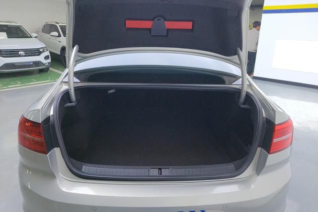 Volkswagen Magotan 2019 330 TSI DSG Luxury VI — фото 17