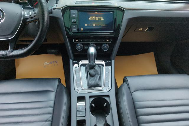 Volkswagen Magotan 2019 330 TSI DSG Luxury VI — фото 14