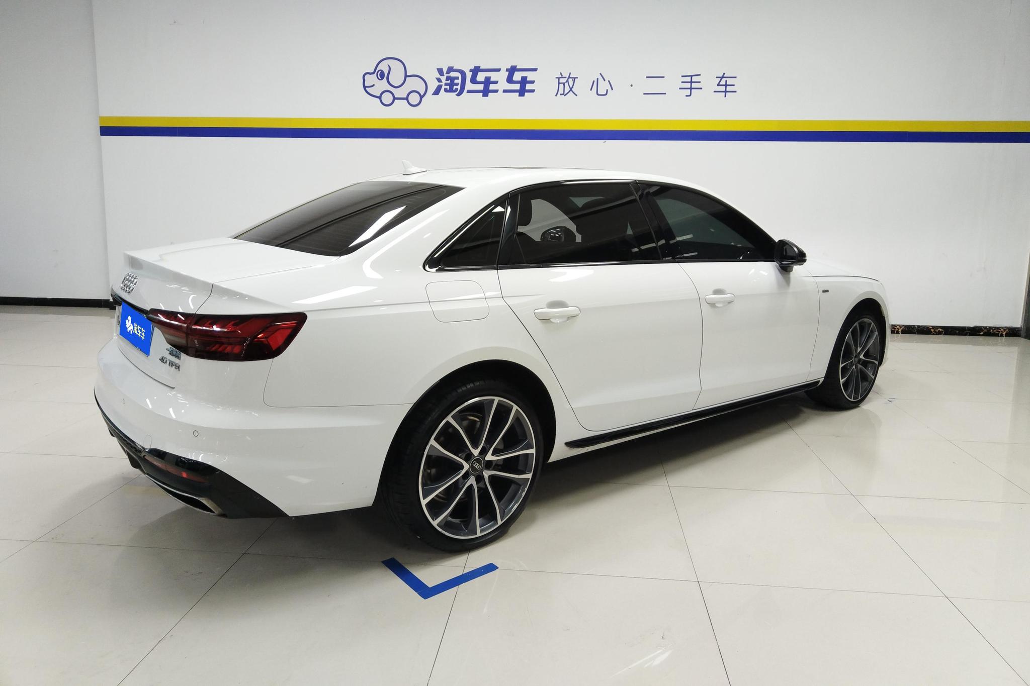 Audi A4L 2024 40 TFSI Luxury