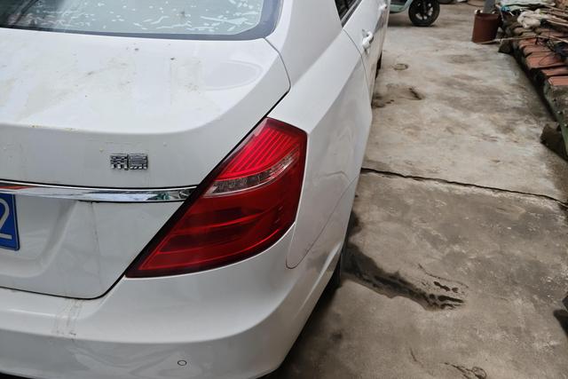Geely Emgrand 2017 1.5 L CVT — фото 6