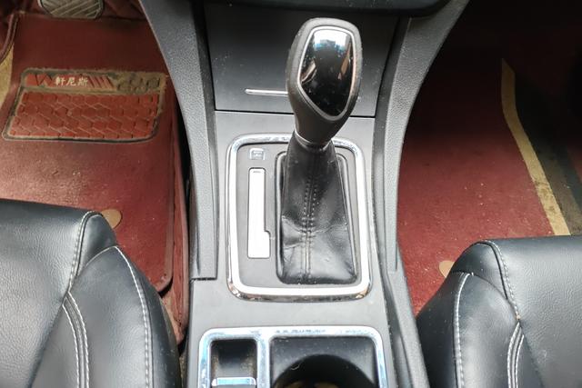 Geely Emgrand 2017 1.5 L CVT — фото 15