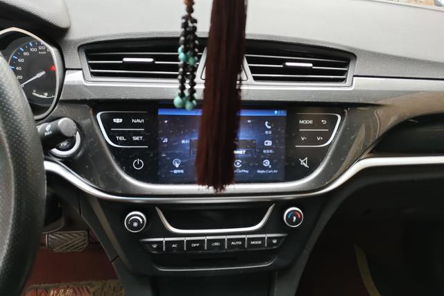 Geely Emgrand 2017 1.5 L CVT — фото 13