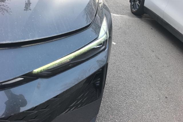 Changan UNI-V 2024 1.5 T Premium — фото 4