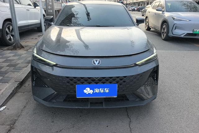 Changan UNI-V 2024 1.5 T Premium — фото 2