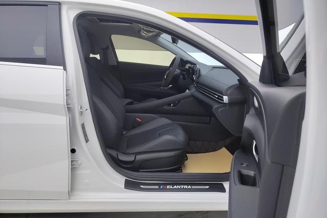 Hyundai Elantra 2023 1.5 L CVT GLX — фото 15