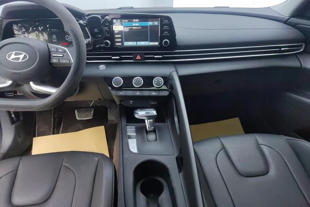 Hyundai Elantra 2023 1.5 L CVT GLX — фото 10