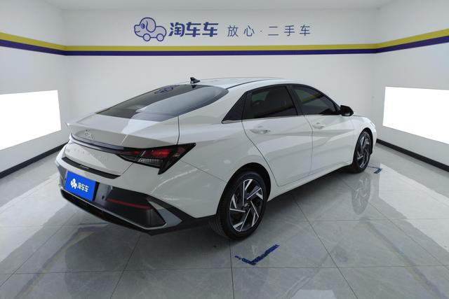 Hyundai Elantra 2023 1.5 L CVT GLX — фото 3