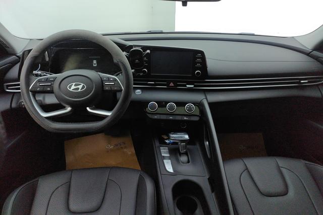Hyundai Elantra 2023 1.5 L CVT GLX — фото 12