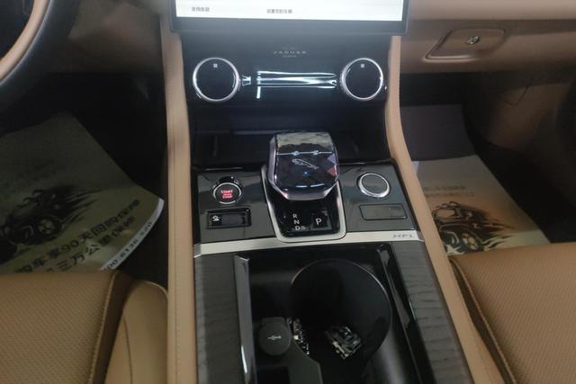 Jaguar XFL 2024 2.0 T P 250 2 WD — фото 15