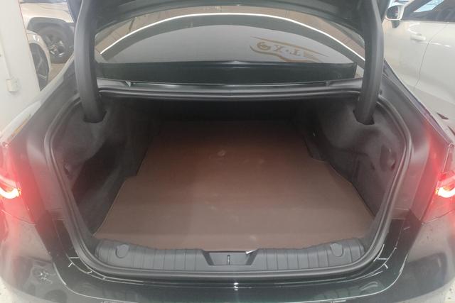 Jaguar XFL 2024 2.0 T P 250 2 WD — фото 17