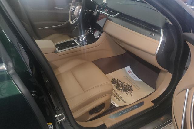 Jaguar XFL 2024 2.0 T P 250 2 WD — фото 11