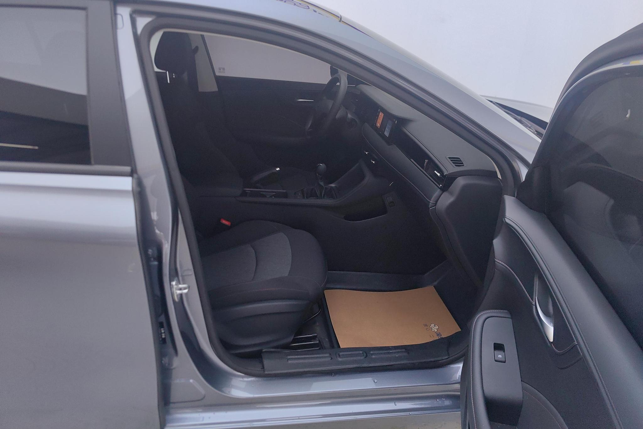 Roewe i5 2026 1.5L MT